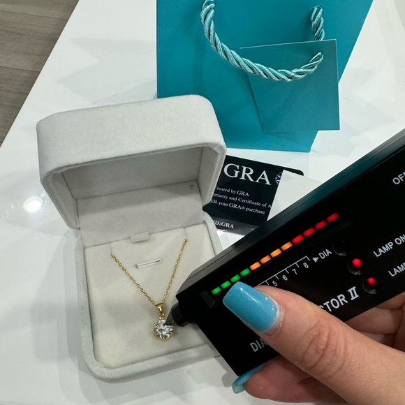 2CT YELLOW GOLD MOISSANITE PENDANT NECKLACE - Picture 5 of 10